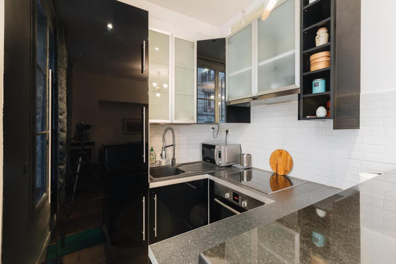 34m Well Located - Montmartre District Appartement *