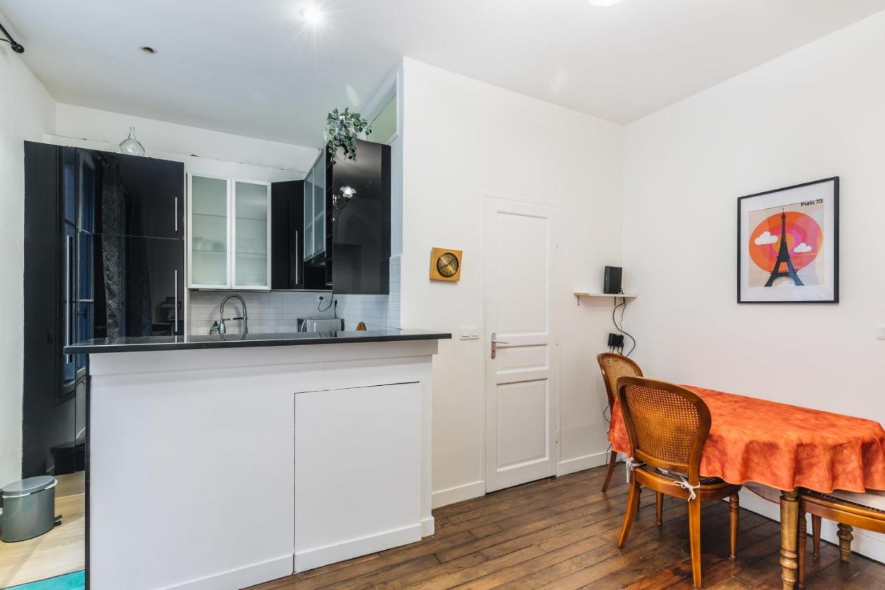 34m Well Located - Montmartre District Appartement